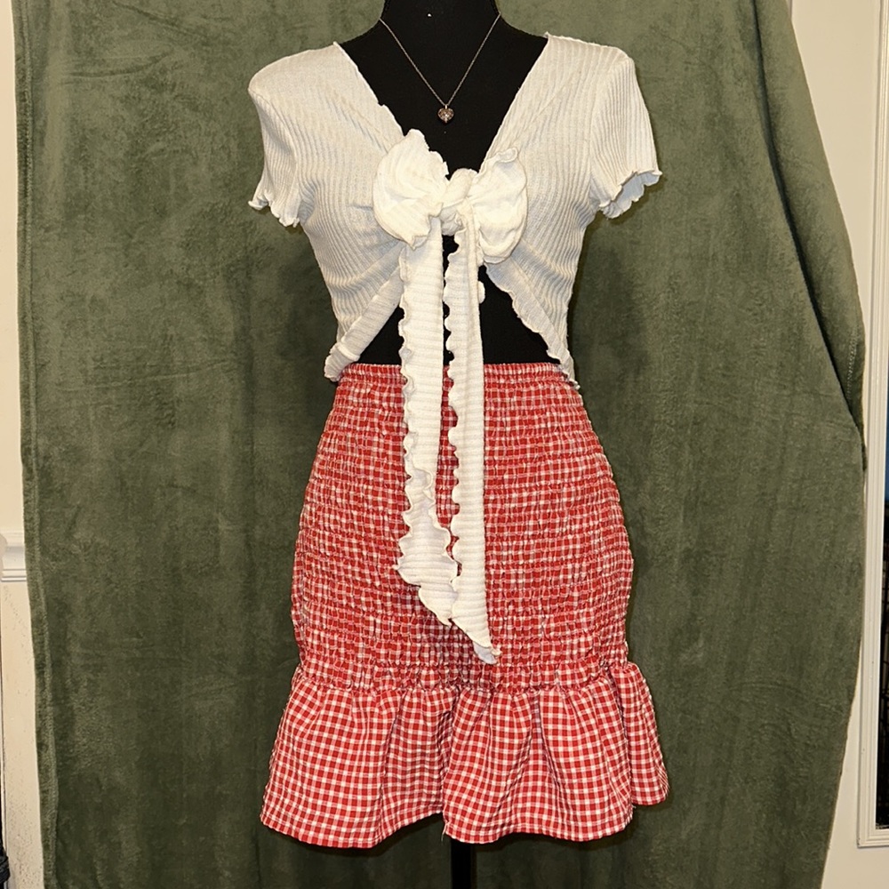 Checkered ribbed stretch ruffled bottom skirt  ❤️🤍
